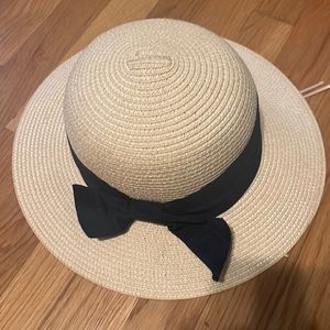 Straw hat with navy bow